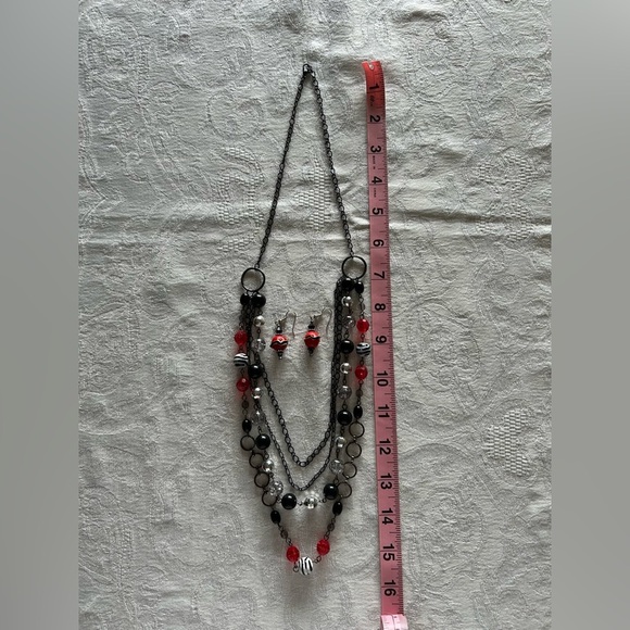 Elegant Black and Red Beaded Necklace Set - Picture 4 of 5